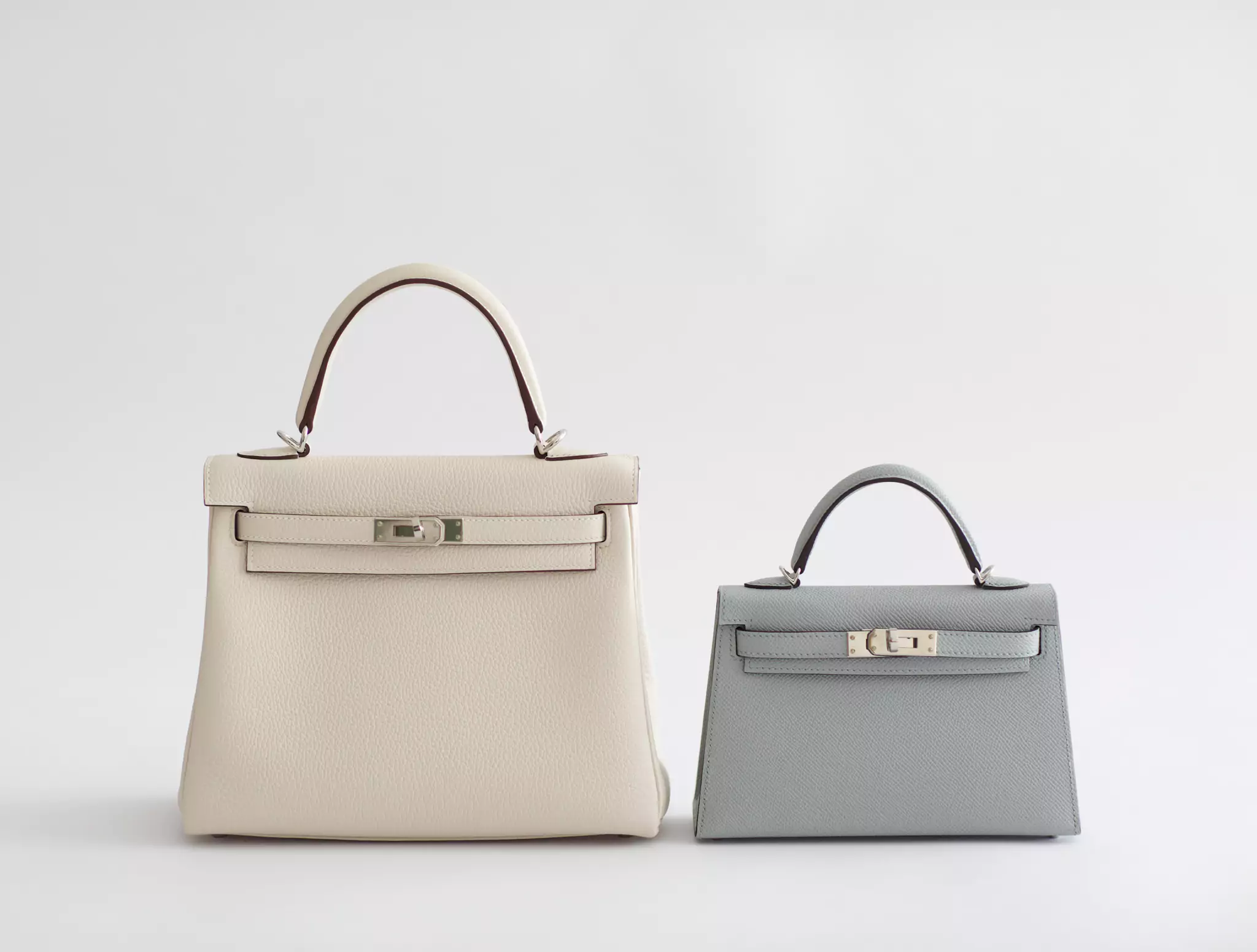 Sac de luxe Hermès Birkin en cuir précieux avec fermoirs en métal doré.