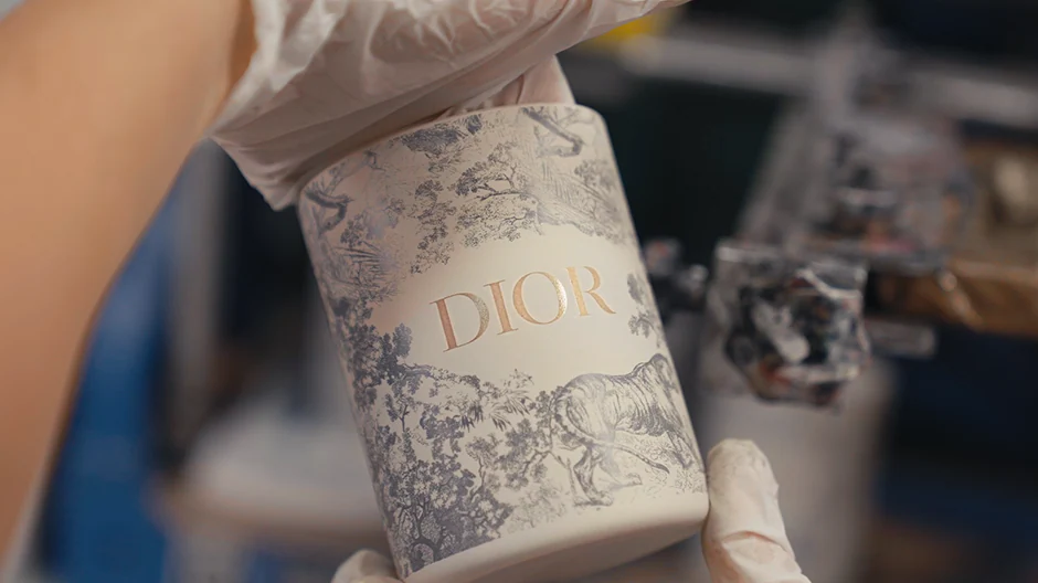 Entschlüsselung der Lola-Tasche von Burberry: Zwischen Erbe und Neuheit 13 welPop - Entdecken Sie, wie die Kerzen im Toile de Jouy hergestellt werden