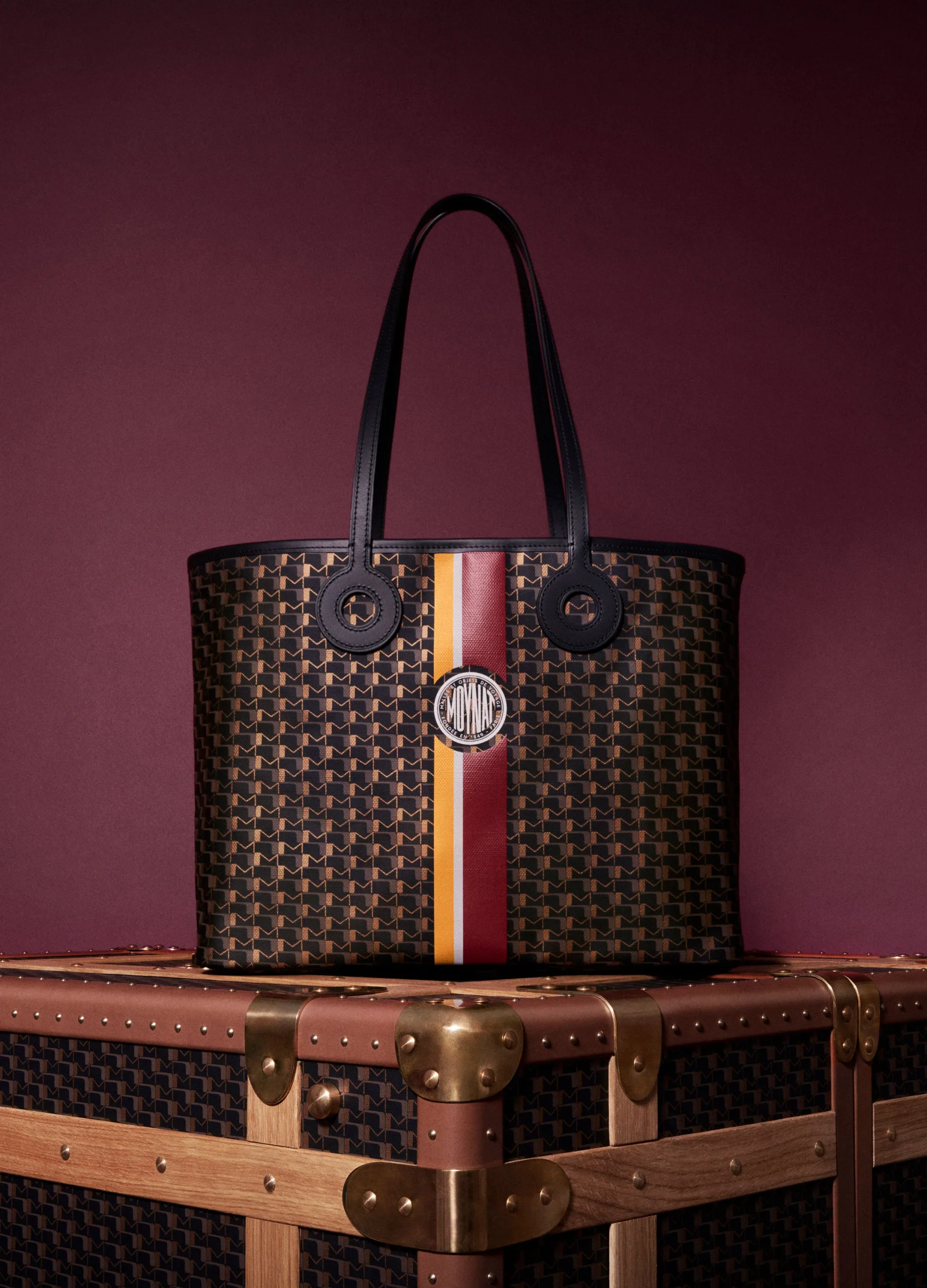 Pourquoi le fourre-tout en toile de Moynat est le sac incontournable de la saison
