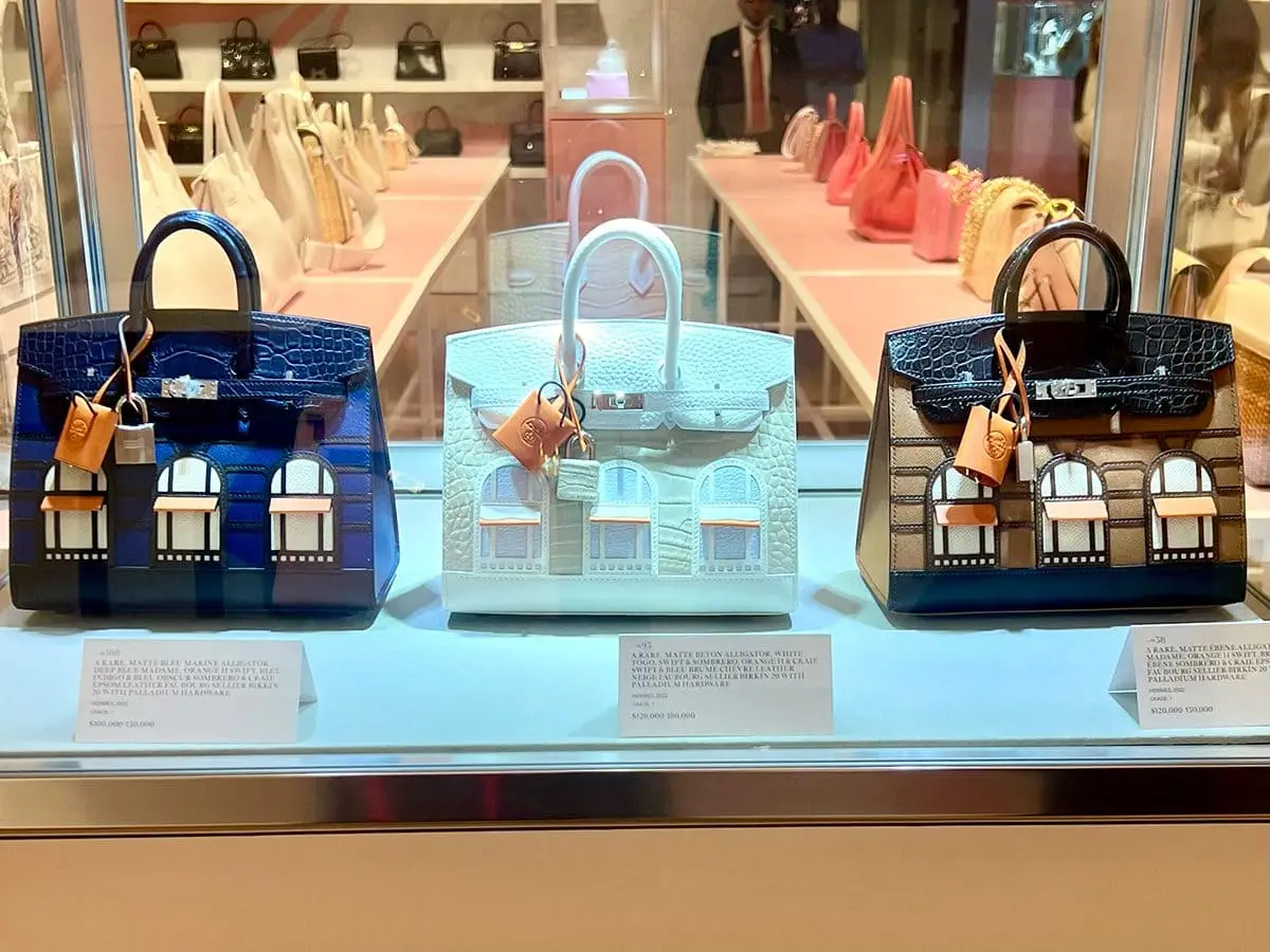 Dior Toujours : L'Élégance intemporelle de Maria Grazia Chiuri 18 svg+xml;charset=utf