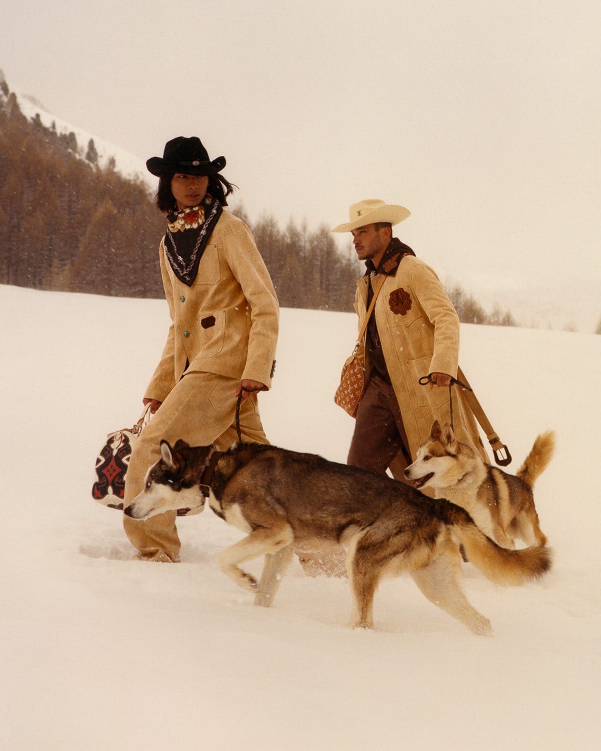 Die Gucci Horsebit Chain Tasche feiert den 70. Geburtstag des ikonischen Symbols 15 svg+xml;charset=utf