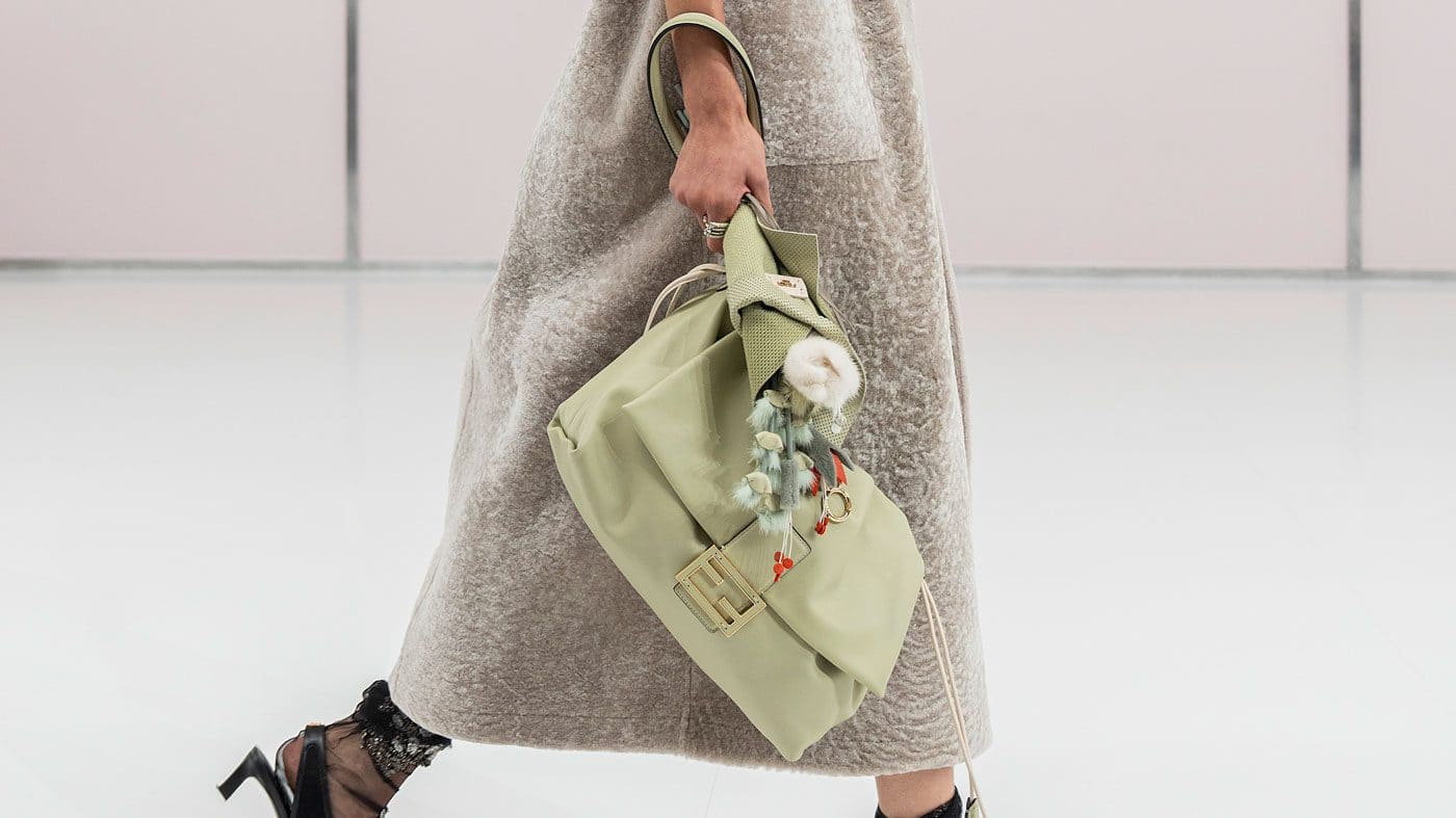 Balmain Taschen Vorfall 2025: Eine Kühne und Innovative Kollektion 28 svg+xml;charset=utf