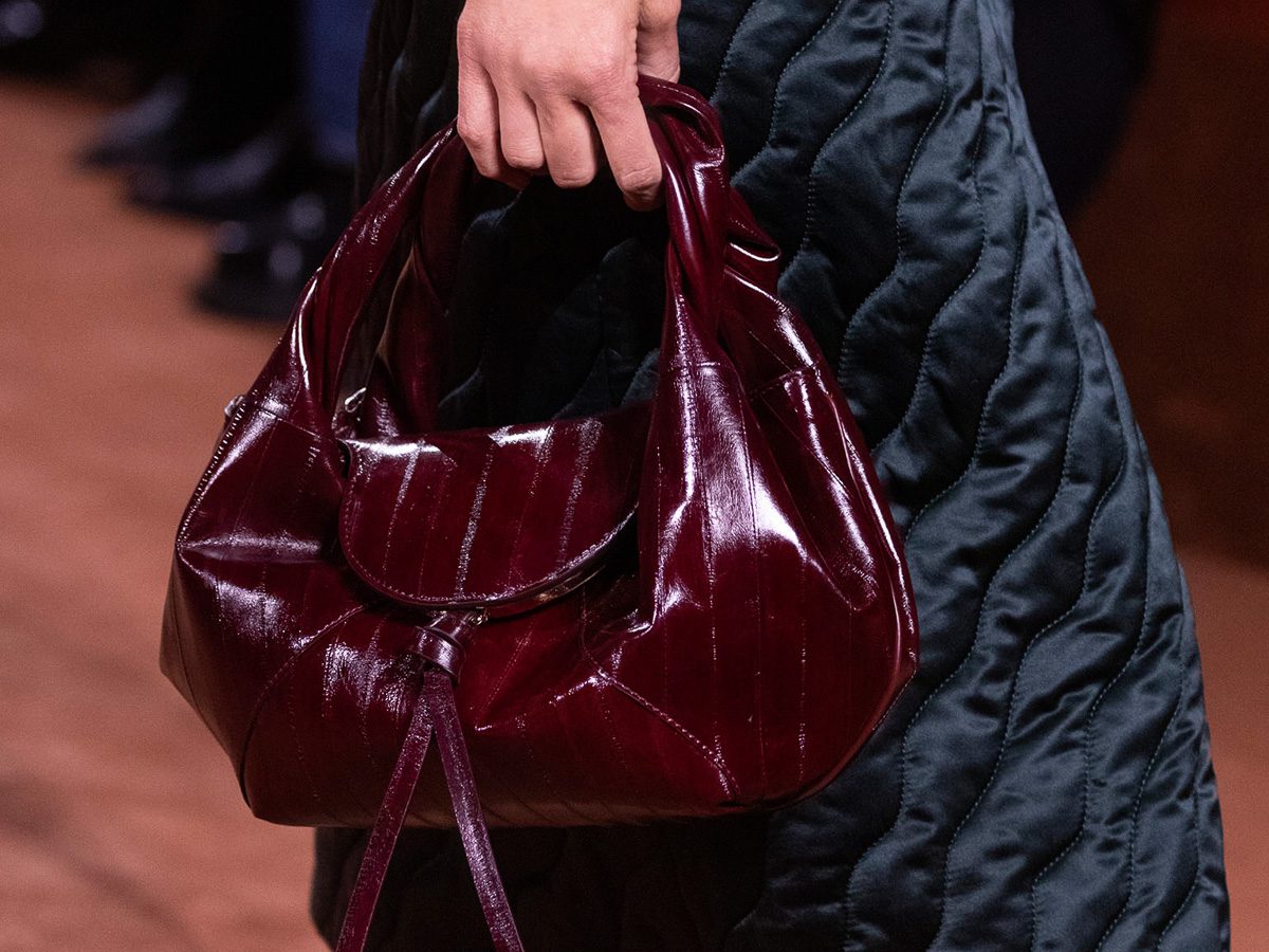 Phoebe Philo dévoile sa première collection de sacs (et plus encore!) 10 svg+xml;charset=utf