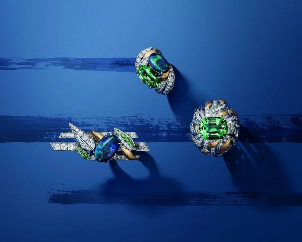 La collection Miu Miu : un éclat festif pour les fêtes de fin d'année 15 svg+xml;charset=utf